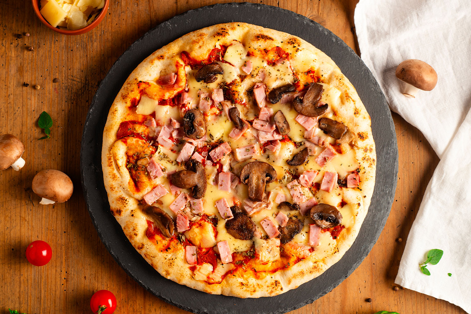 mix-pizza-regina-jambon-mozzarella-champignon-ambiance mix-pizza-regina-jambon-mozzarella-champignon-ambiance